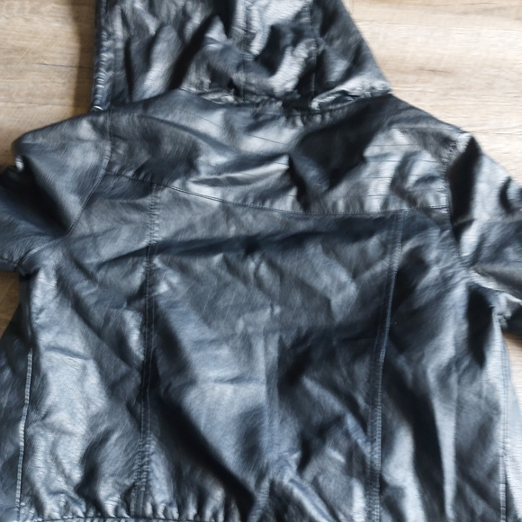 Women's leather jacket - Picture 2 of 4